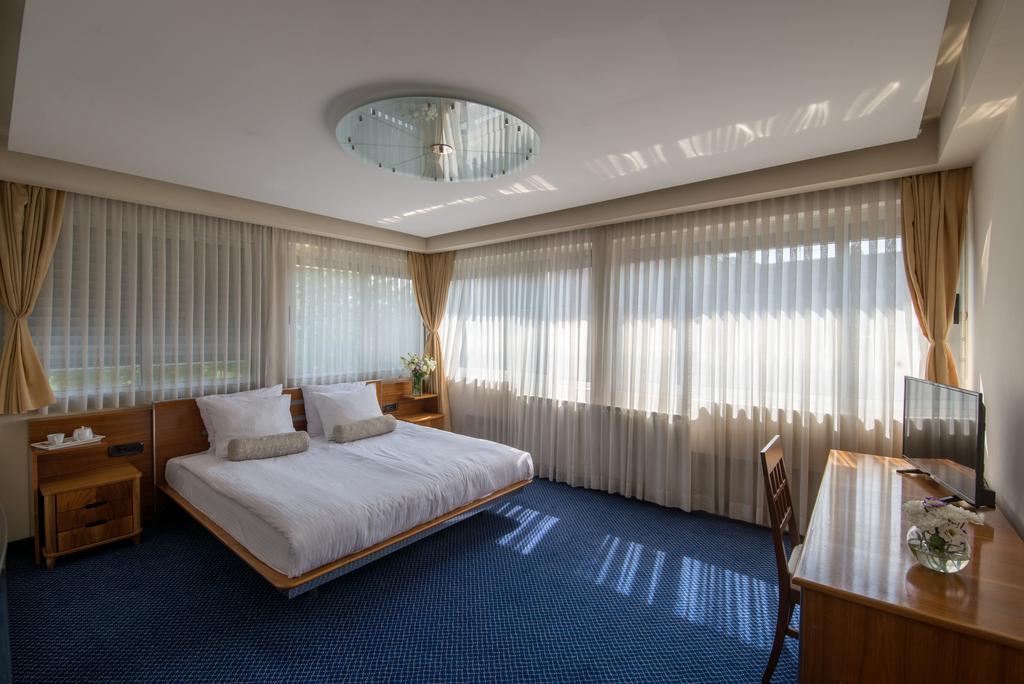 Hotel By Gastroid Ilidža Екстериор снимка